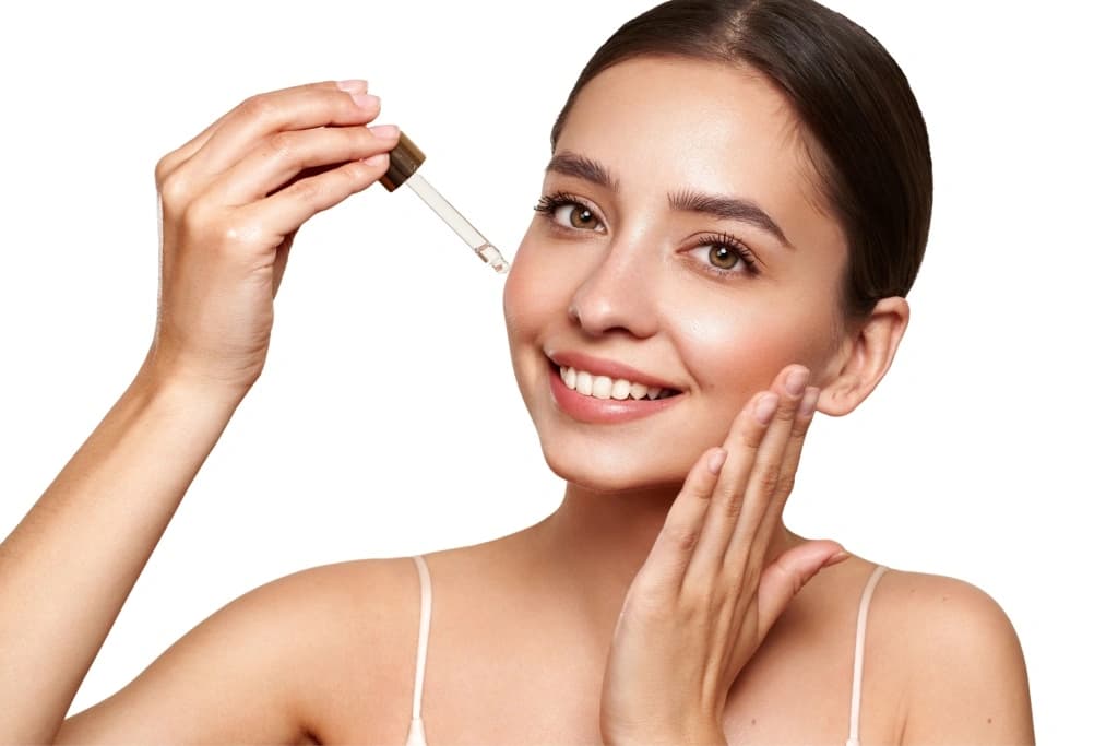 Does Vitamin C Serum Help Fade Dark Spots Faster in Summer?